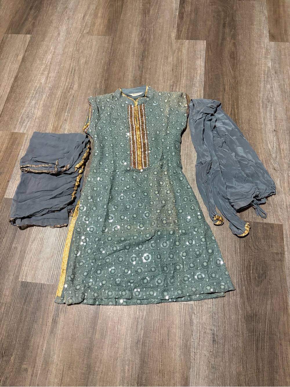 Women’s Gray Embroidered salwar kameez with Dupatta